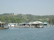 Norris Lake&nbsp;A slough with many floating houses